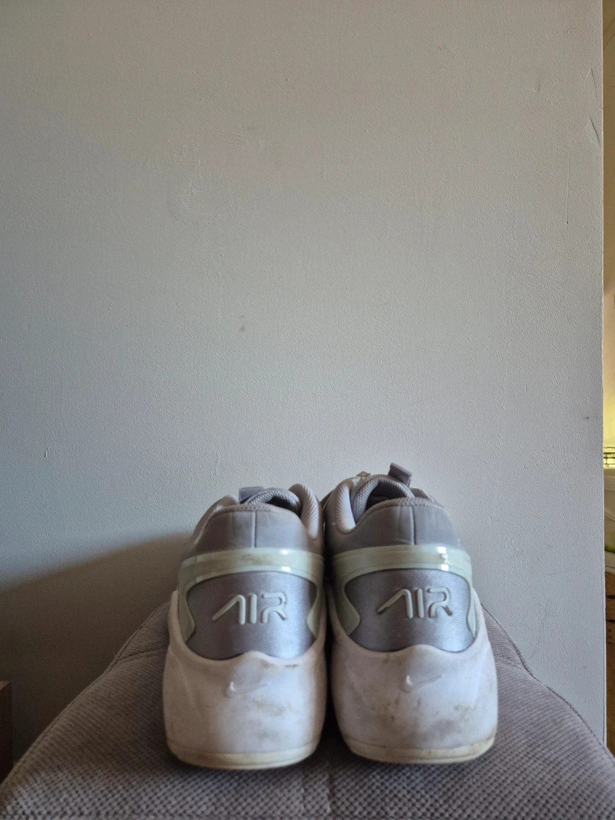 Baskets nike air max bolt grises et blanches 48,5 – photo 3